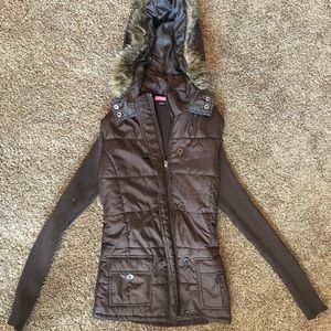 Puffer jacket with sweater sleeves and back